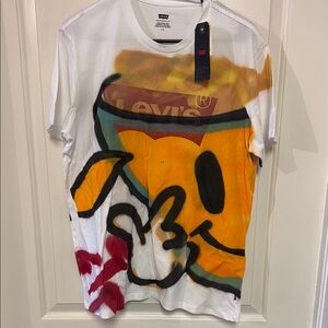Levi's White T-Shirt with Bold Graphic